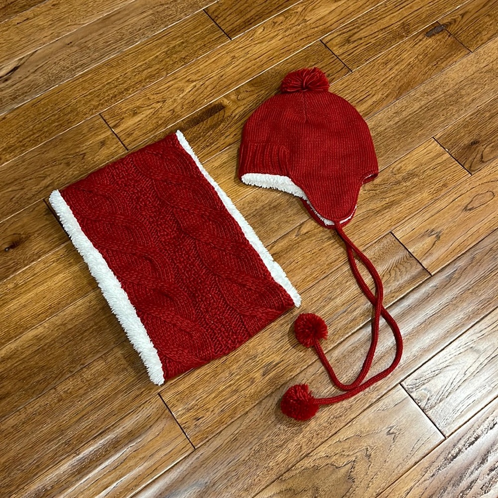 Like New Dillards Winter Hat & Neck Scarf